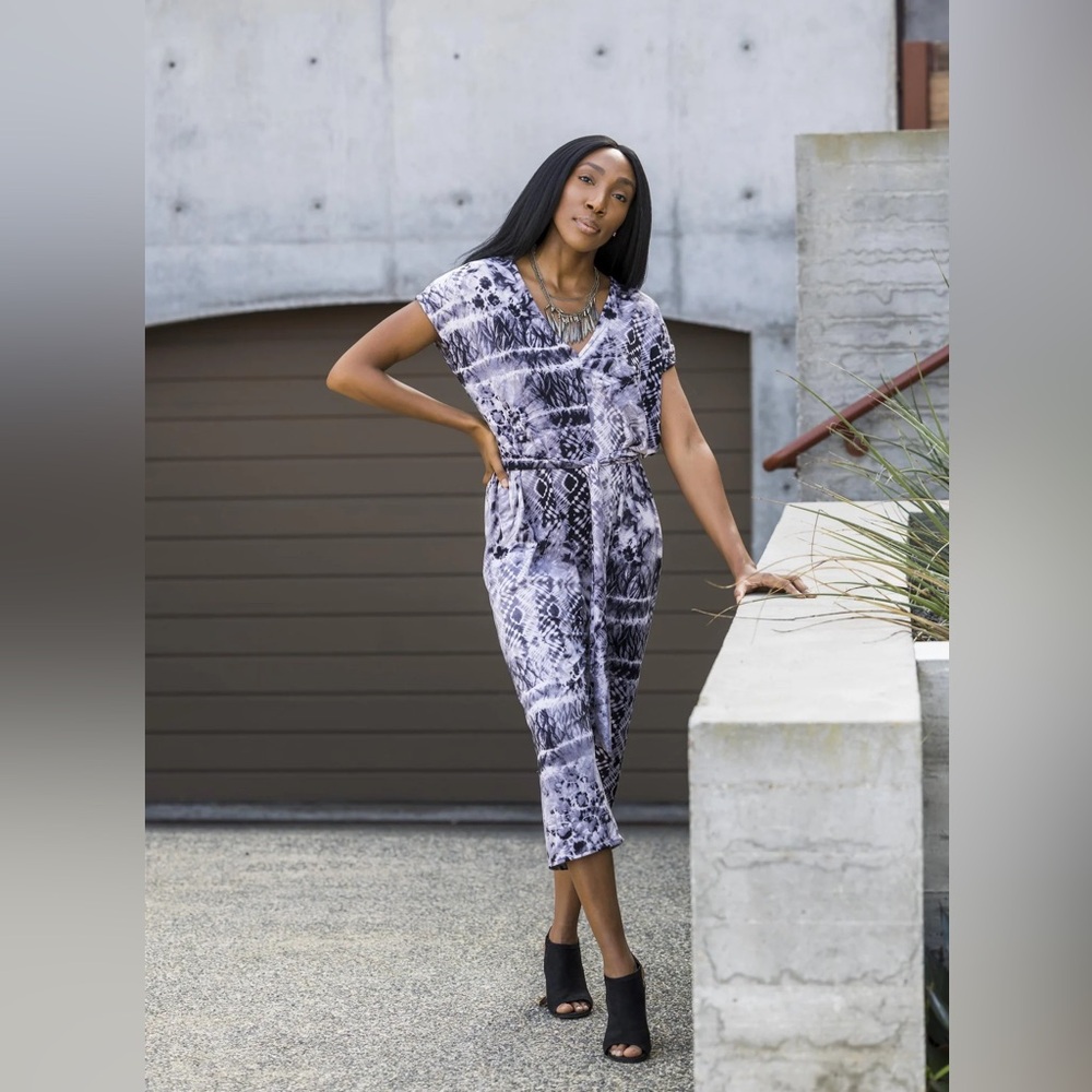 NWOT JENNAFER GRACE black white knit Jumpsuit M 8 10